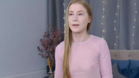 Snapshot of violetswone chatting on 02/26/25, 12:03 VioletSwone online show from 02/26/25, 12:03