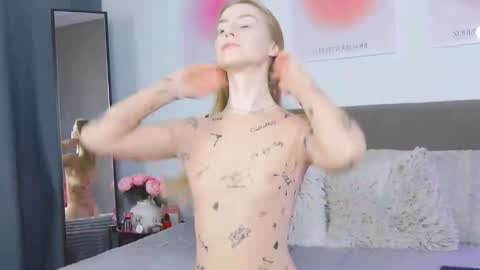 Snapshot of violetswone chatting on 11/21/25, 06:34 VioletSwone online show from 11/21/25, 06:34