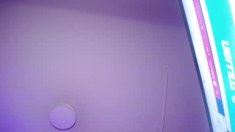 Snapshot of violett_queen122 chatting on 09/30/25, 02:27 violett_queen122 online show from 09/30/25, 02:27