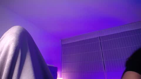 Snapshot of violett_queen122 chatting on 10/21/25, 03:07 violett_queen122 online show from 10/21/25, 03:07