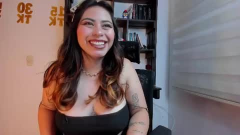 Snapshot of violett_red chatting on 06/15/26, 10:56 Violeta online show from 06/15/26, 10:56
