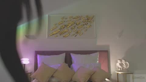 violetta_finch online show from 12/17/25, 10:21