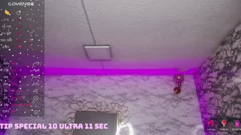 Snapshot of violetta_jhonson_v chatting on 01/18/25, 01:29 Violetta online show from 01/18/25, 01:29