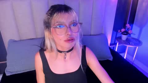 Snapshot of violetta_nur chatting on 02/14/25, 04:47 Violetta nur online show from 02/14/25, 04:47