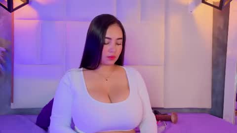 Snapshot of violetta_rose_ chatting on 06/19/26, 01:32 violetta online show from 06/19/26, 01:32
