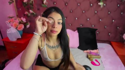 Snapshot of violetta_rousse_ chatting on 10/29/25, 01:13 Violetta Rousse online show from 10/29/25, 01:13