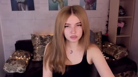 Snapshot of violettaotis chatting on 12/16/24, 02:38 ViolettaOtis online show from 12/16/24, 02:38