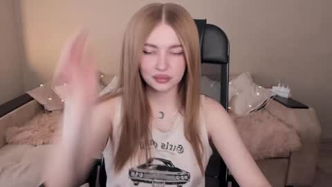 Snapshot of violettaotis chatting on 02/07/25, 11:23 ViolettaOtis online show from 02/07/25, 11:23