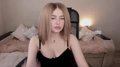 Snapshot of violettaotis chatting on 02/19/25, 11:28 ViolettaOtis online show from 02/19/25, 11:28