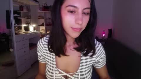 Snapshot of violettastars chatting on 03/11/25, 04:32 Violetta....Follow me in Twitter... online show from 03/11/25, 04:32