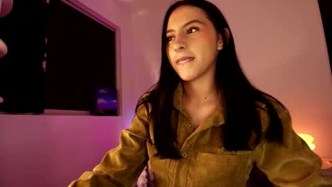 Snapshot of violettastars chatting on 10/15/25, 04:01 Violetta....Follow me in Twitter... online show from 10/15/25, 04:01