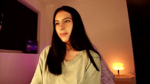 Snapshot of violettastars chatting on 10/16/25, 04:13 Violetta....Follow me in Twitter... online show from 10/16/25, 04:13