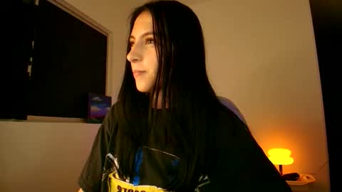 Snapshot of violettastars chatting on 12/15/25, 04:50 Violetta....Follow me in Twitter... online show from 12/15/25, 04:50