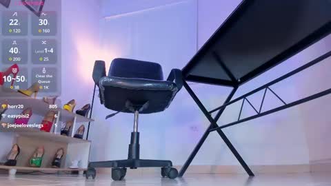 Snapshot of violettastrada chatting on 02/18/25, 11:30 CALL ME TATIANA online show from 02/18/25, 11:30