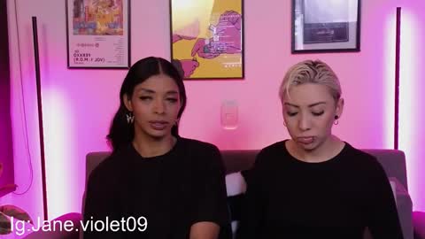 Snapshot of violettgrey_ chatting on 10/12/25, 12:31 Violet online show from 10/12/25, 12:31