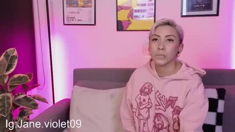 Snapshot of violettgrey_ chatting on 10/14/25, 12:11 Violet online show from 10/14/25, 12:11