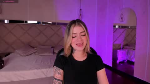 Violett  online show from 11/17/25, 06:35