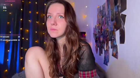 Snapshot of violettmo0n chatting on 05/23/26, 05:45 Next stream 1522026 400 GMT 3 online show from 05/23/26, 05:45