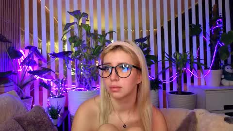 Violetta online show from 11/30/25, 11:09