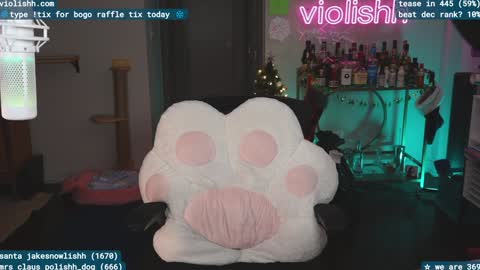 Snapshot of violishh chatting on 12/18/24, 02:21 follow me on twitter violishh and ig violishh  online show from 12/18/24, 02:21