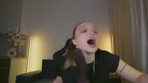 Violla online show from 06/16/26, 11:46