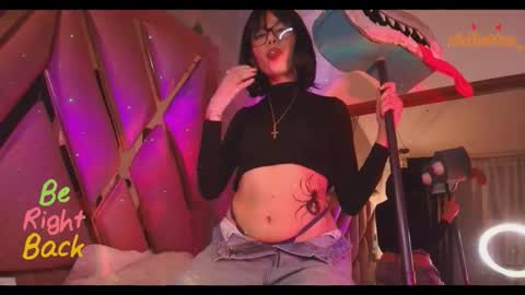 Snapshot of viollettaa_ chatting on 11/17/25, 06:46 Violetta online show from 11/17/25, 06:46