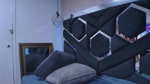 Snapshot of viollettaa_ chatting on 12/01/25, 07:19 Violetta online show from 12/01/25, 07:19