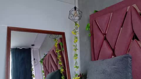 Snapshot of viollettaa_ chatting on 12/05/25, 06:48 Violetta online show from 12/05/25, 06:48