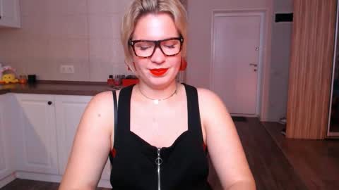 Snapshot of vip_juicy chatting on 09/24/25, 09:34 VelvettTime online show from 09/24/25, 09:34