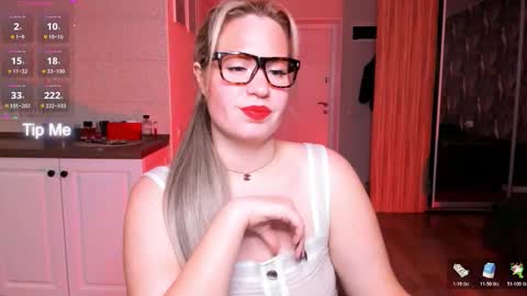 Snapshot of vip_juicy chatting on 10/18/25, 08:26 VelvettTime online show from 10/18/25, 08:26