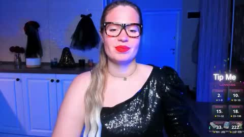 Snapshot of vip_juicy chatting on 10/26/25, 12:22 VelvettTime online show from 10/26/25, 12:22