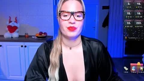 Snapshot of vip_juicy chatting on 11/17/25, 06:52 VelvettTime online show from 11/17/25, 06:52