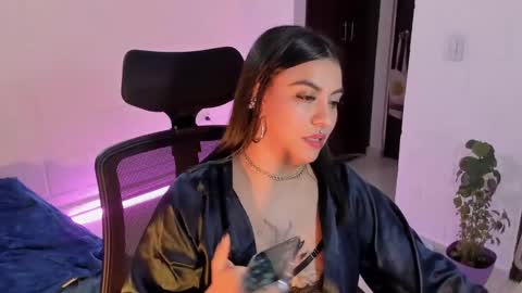 Snapshot of virtual111_ chatting on 01/08/25, 12:06 Lu online show from 01/08/25, 12:06