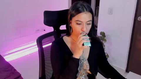 Snapshot of virtual111_ chatting on 01/19/25, 11:10 Lu online show from 01/19/25, 11:10