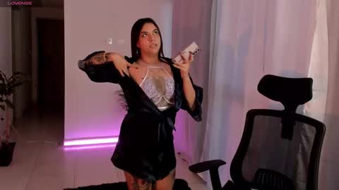 Snapshot of virtual111_ chatting on 11/18/25, 10:36 Lu online show from 11/18/25, 10:36