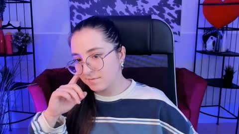 Snapshot of virtualvoyant chatting on 09/25/25, 04:38 your love online show from 09/25/25, 04:38