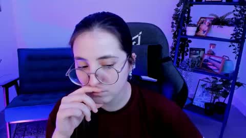 Snapshot of virtualvoyant chatting on 10/07/25, 03:31 your love online show from 10/07/25, 03:31