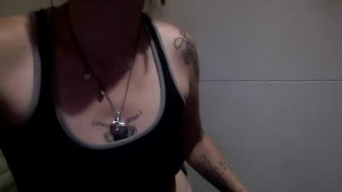 Snapshot of vitatattoo chatting on 11/19/25, 03:06 Vita online show from 11/19/25, 03:06