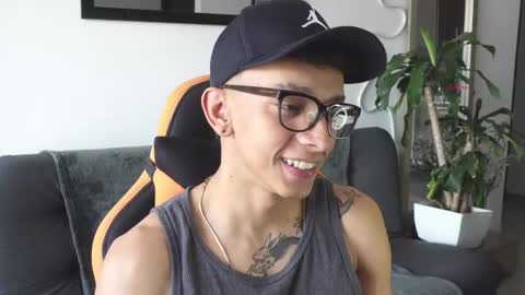 Snapshot of vito_benz chatting on 10/25/25, 04:24 VITO BENZ online show from 10/25/25, 04:24