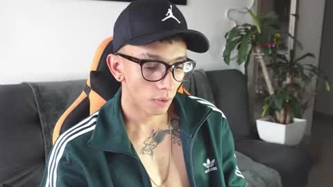 Snapshot of vito_benz chatting on 10/27/25, 12:09 VITO BENZ online show from 10/27/25, 12:09