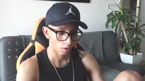 Snapshot of vito_benz chatting on 10/29/25, 01:13 VITO BENZ online show from 10/29/25, 01:13