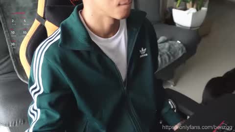 Snapshot of vito_benz chatting on 11/20/25, 08:08 VITO BENZ online show from 11/20/25, 08:08