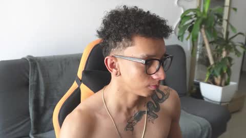 Snapshot of vito_benz chatting on 11/29/25, 02:20 VITO BENZ online show from 11/29/25, 02:20