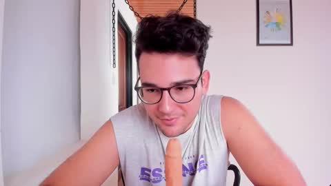 Vito Ferrer online show from 10/23/25, 03:33