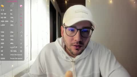 Vito Ferrer online show from 12/23/25, 01:47