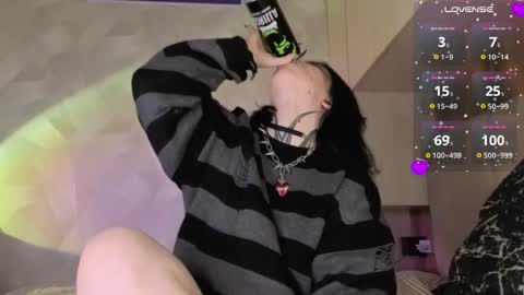 Vivi   online show from 04/15/26, 07:26