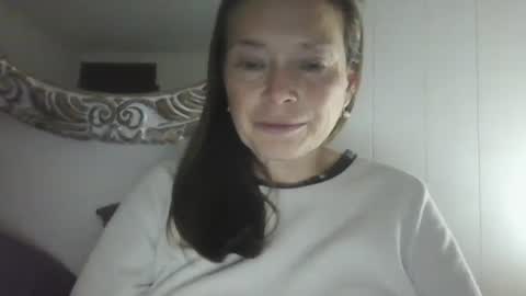 Snapshot of vivi_bee chatting on 09/27/25, 01:21 vivian online show from 09/27/25, 01:21