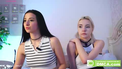 Snapshot of vivi_uwu chatting on 11/21/25, 12:59 Vivi online show from 11/21/25, 12:59