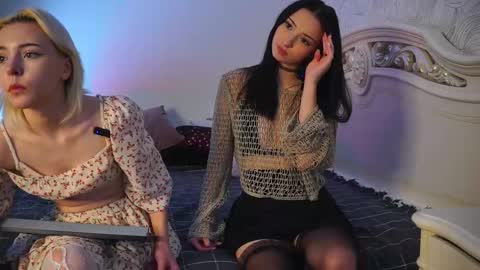 Snapshot of vivi_uwu chatting on 11/26/25, 12:17 Vivi online show from 11/26/25, 12:17