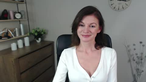 Vivian online show from 12/12/24, 08:57